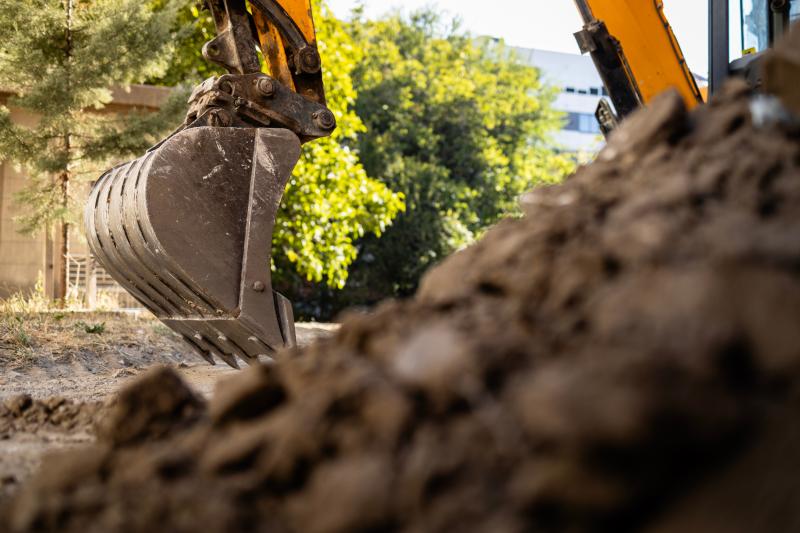 Comment choisir les bons engins de chantier pour vos travaux d'extérieur